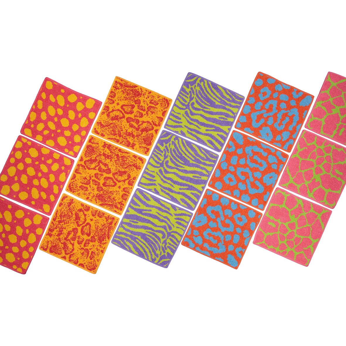 Bunte Chenille-Textilien im Safari-Design – Luxuriöses FEILER Handtuch der Kollektion BRIGHT ANIMALS als Lifestyleaufnahme aus Original FEILER-Chenille, Made in Germany.