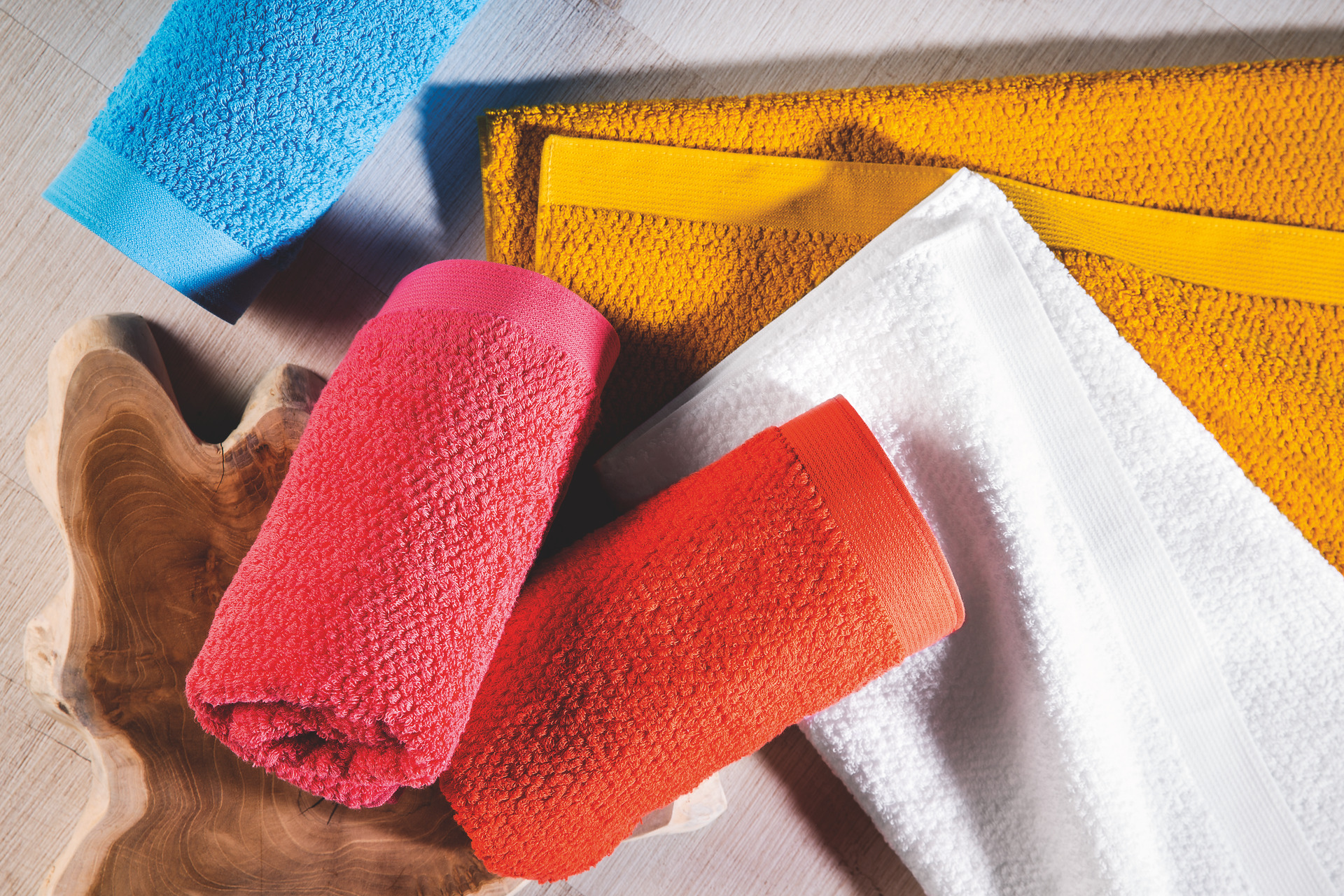 Lifestyle view featuring the FEILER Towel Set from the IBIZA collection, made from Original FEILER chenille in Germany, lifestyle image.