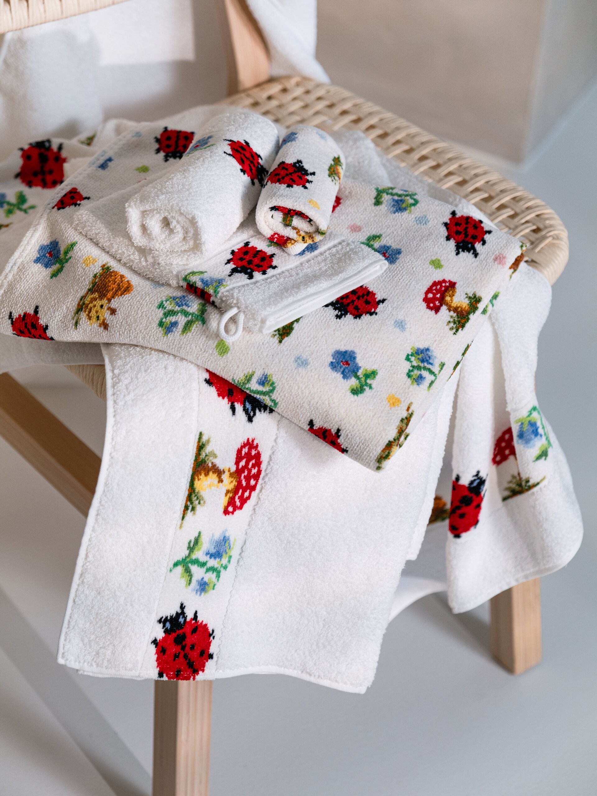 PAULI DOTS  Hooded bath towel 80 x 80 cm