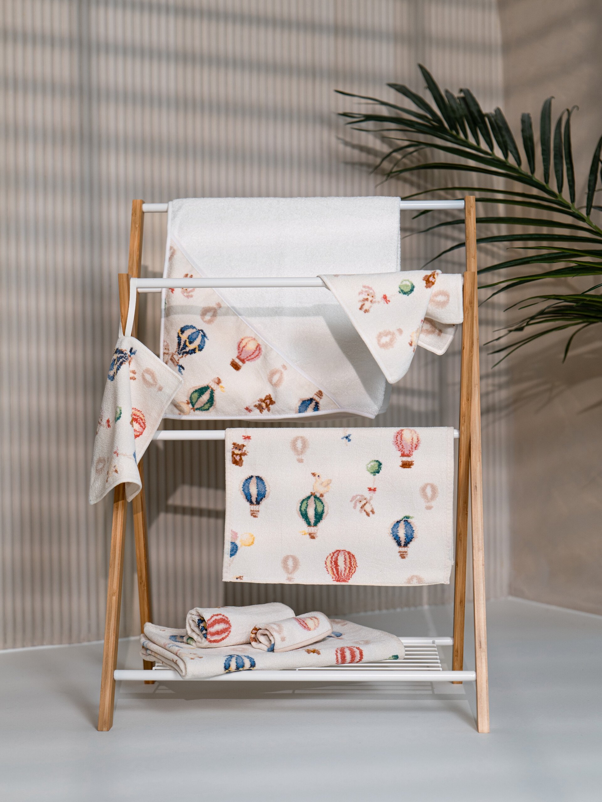 Lifestyle view featuring the FEILER Hand Towel from the DREAMY BALLOONS collection, made from Original FEILER chenille in Germany.