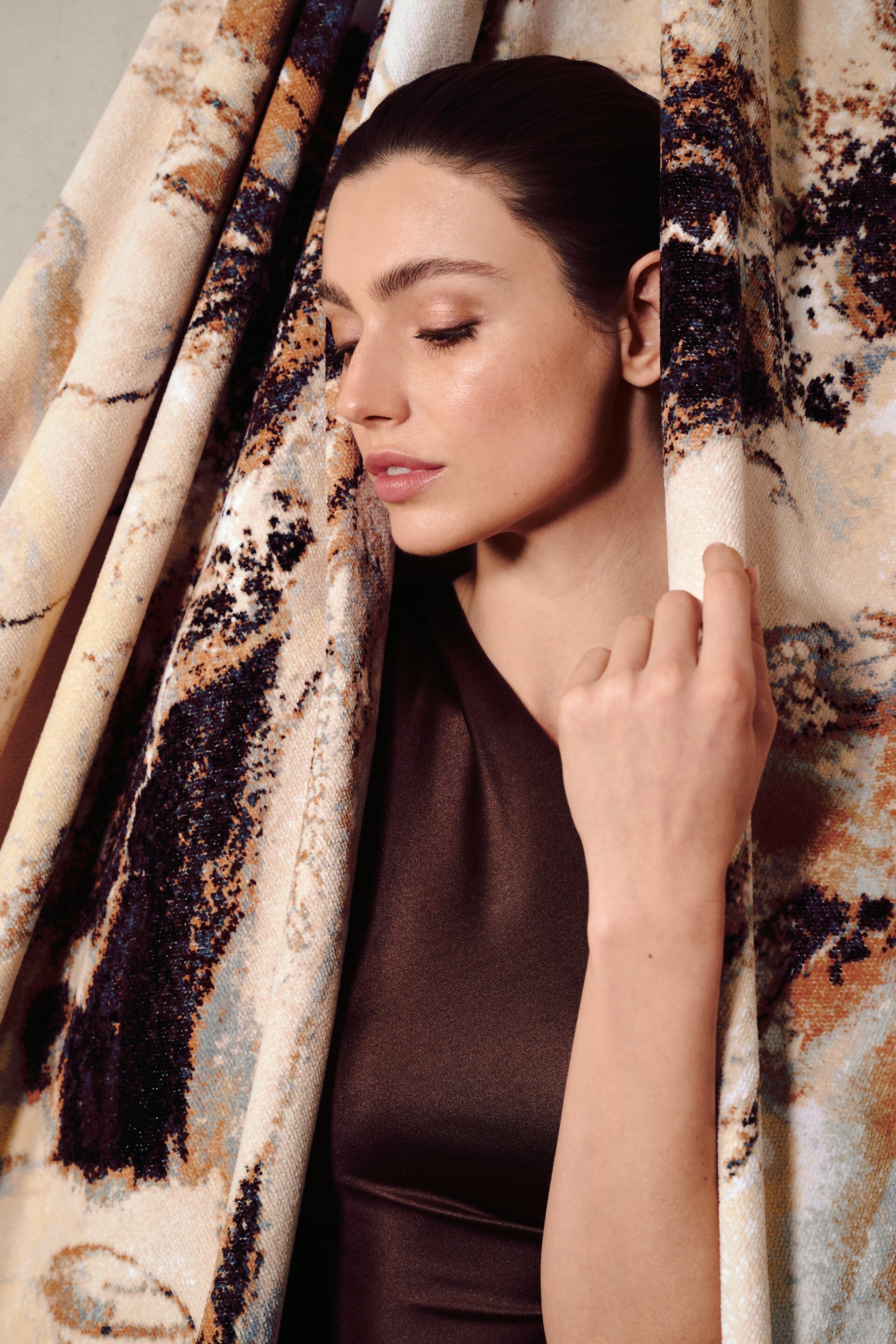 Lifestyle view featuring the FEILER Towel Set from the PETRICHOR collection, made from Original FEILER chenille in Germany, lifestyle image 2 3 4 5 6.