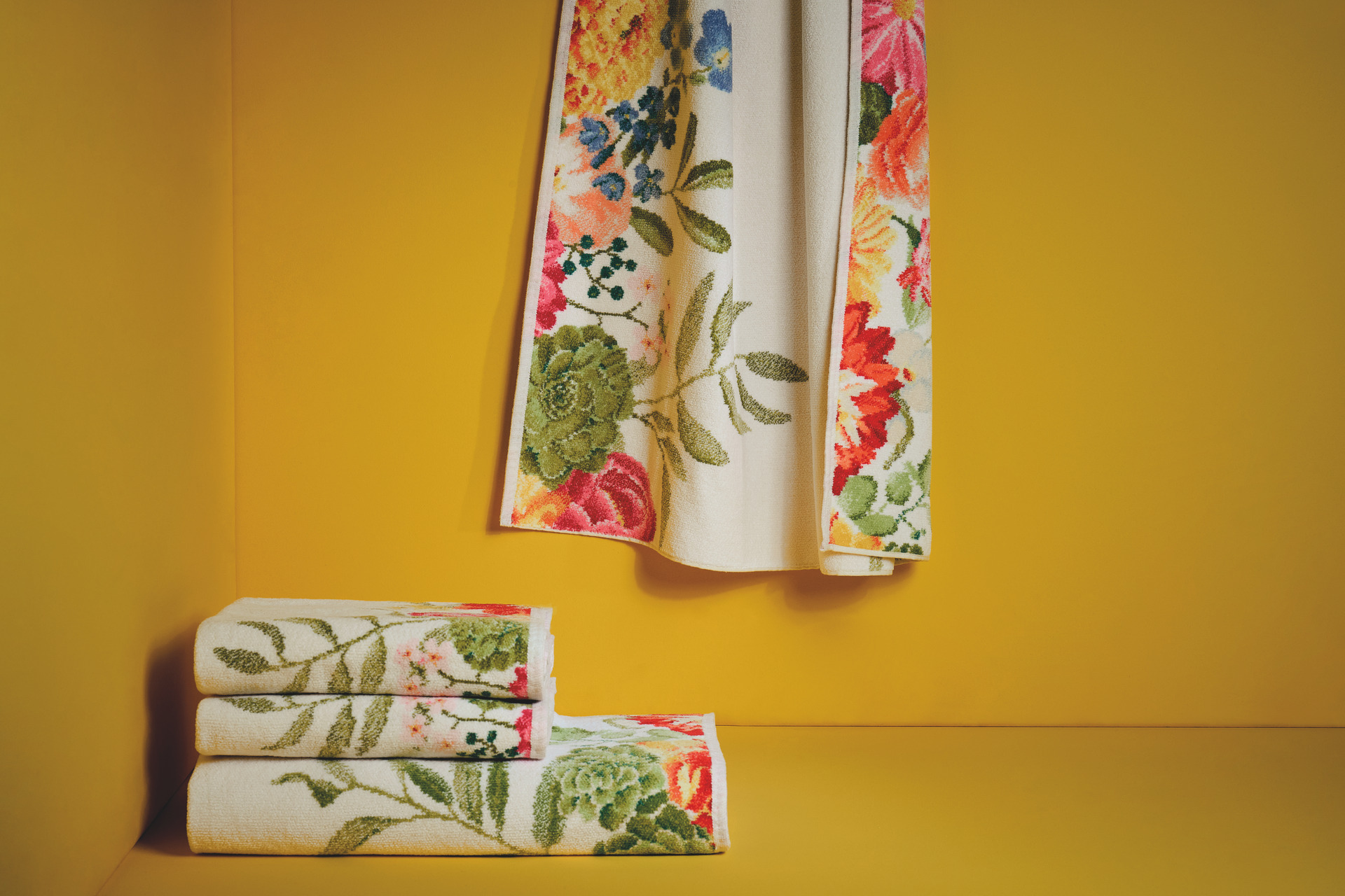High-quality FEILER hand towel, made from Original FEILER chenille, crafted in Germany.