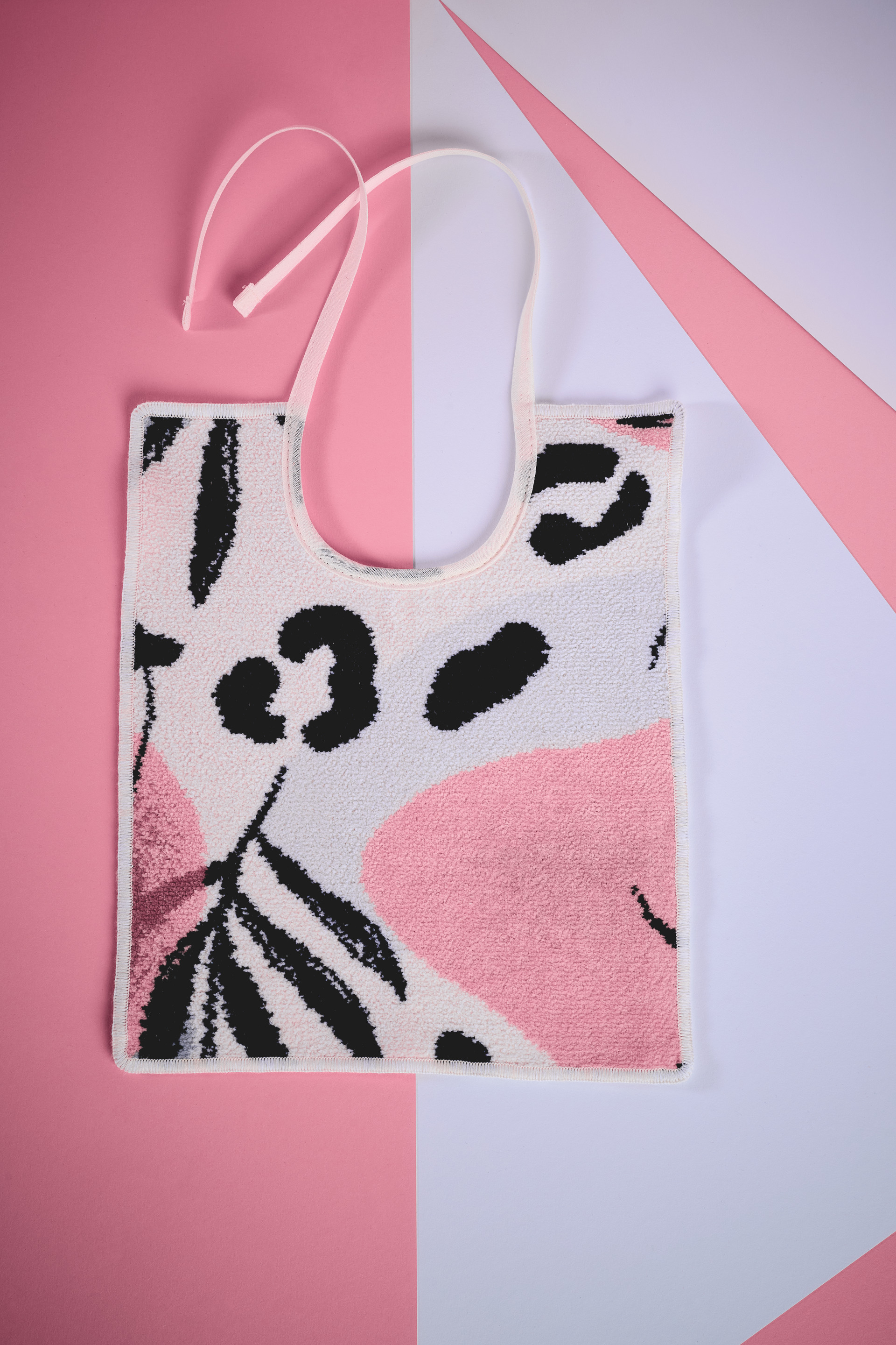 Chenille-Textil mit rosa Muster – Luxuriöses FEILER Handtuch der Kollektion FEILER STAY WILD aus Original FEILER-Chenille, Made in Germany.