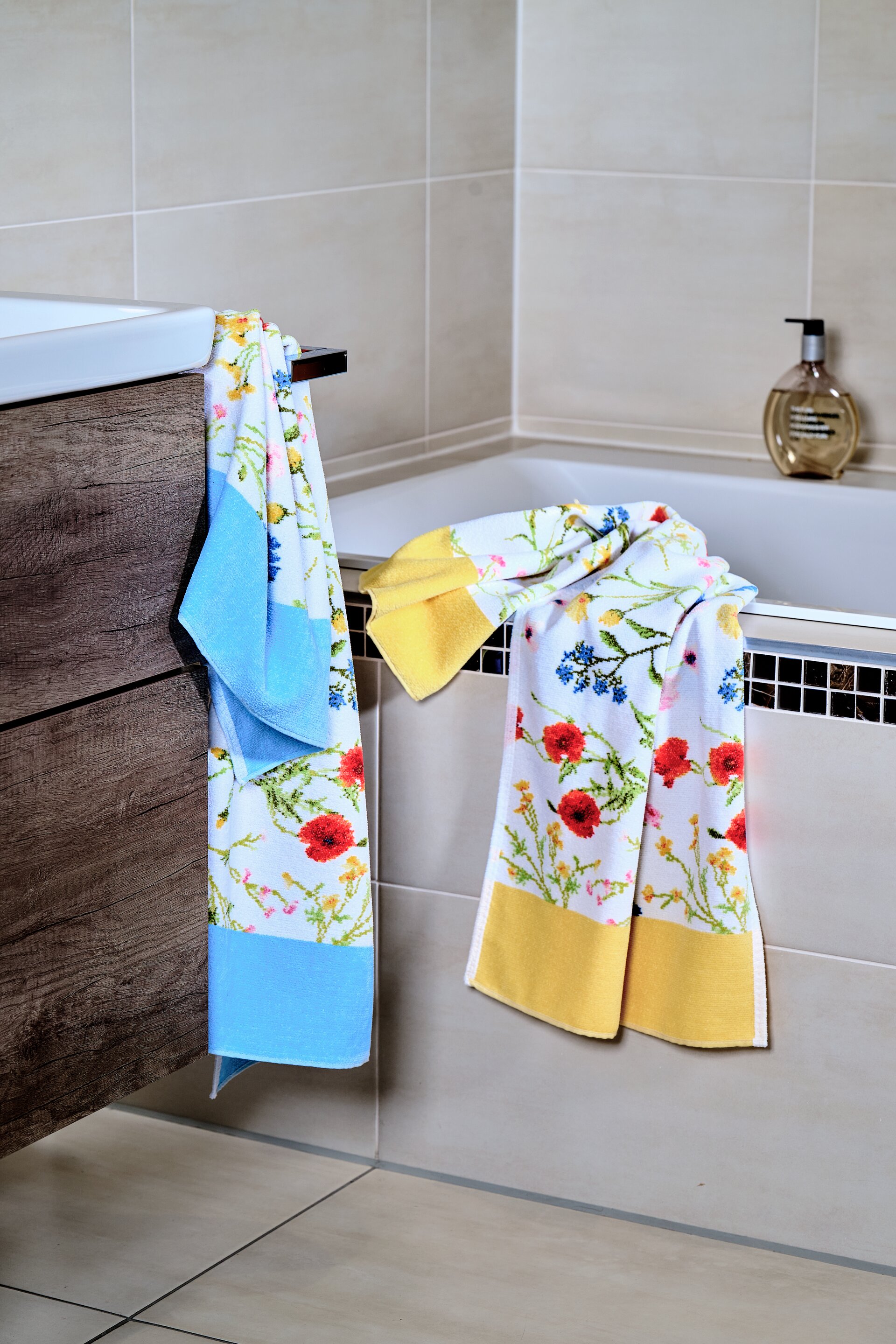 Elegant FEILER hand towel, made from Original FEILER chenille, German craftsmanship.