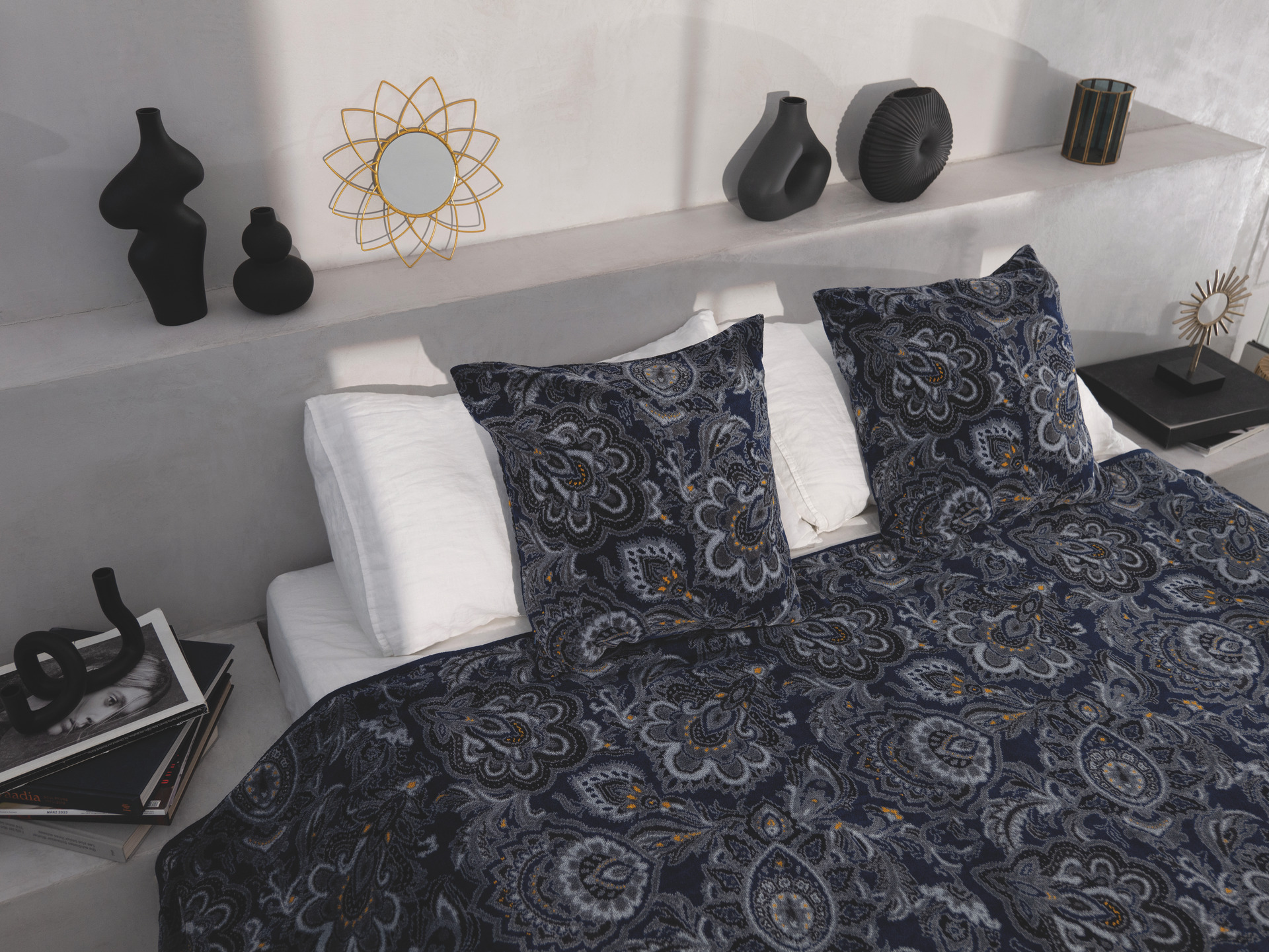 Chenille Bettwäsche in blauem Paisley-Muster – Luxuriöses FEILER Handtuch der Kollektion DJAMAL INTERIOR BETT aus Original FEILER-Chenille, Made in Germany.