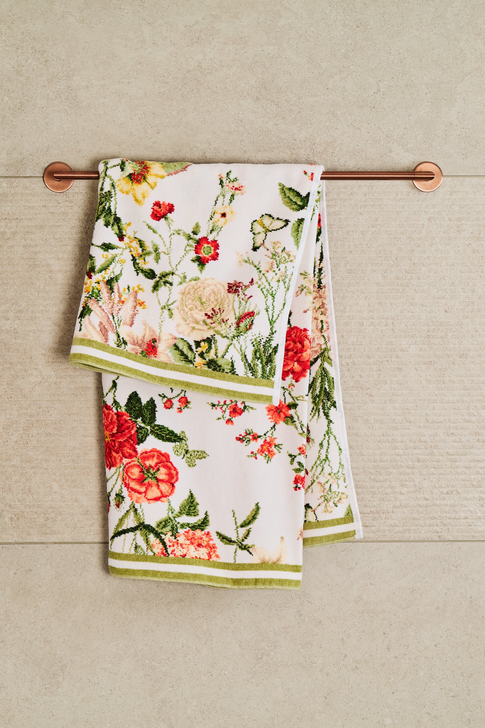 Lifestyle view featuring the FEILER Hand Towel from the LUZIE collection, made from Original FEILER chenille in Germany.