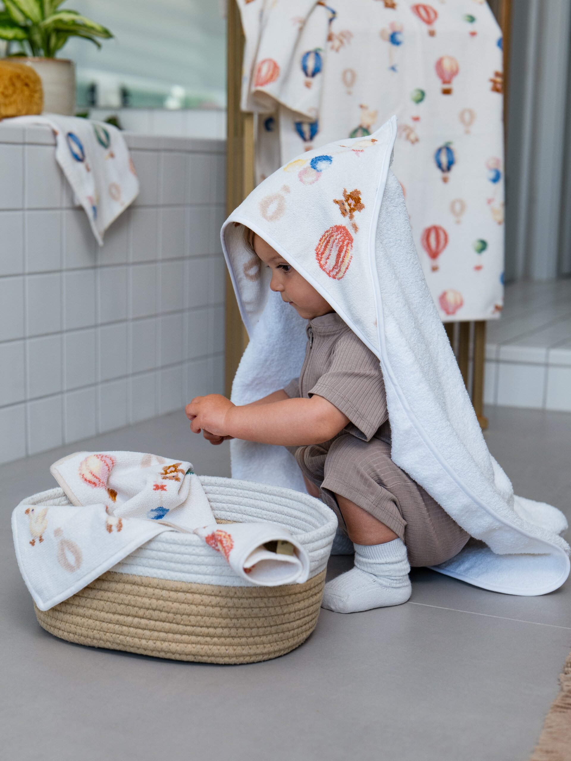 Lifestyle view featuring the FEILER Towel Set from the DREAMY BALLOONS collection, made from Original FEILER chenille in Germany, lifestyle image 2 3 4 5.