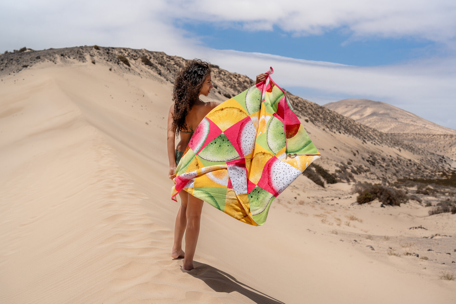 Lifestyle view featuring the FEILER Bath Towel from the FRUITS collection, size 50 × 100 cm, made from Original FEILER chenille in Germany.