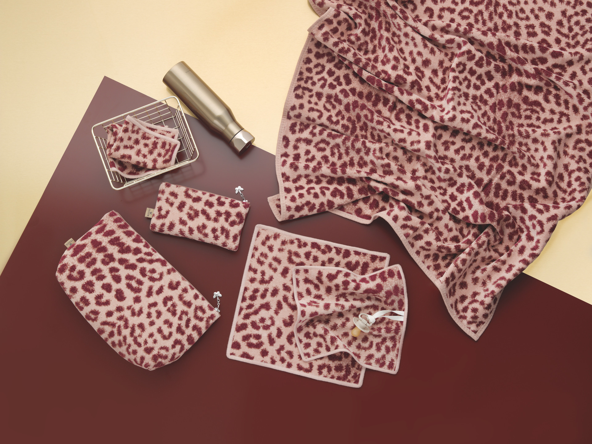 Elegant FEILER hand towel, made from Original FEILER chenille, German craftsmanship.
