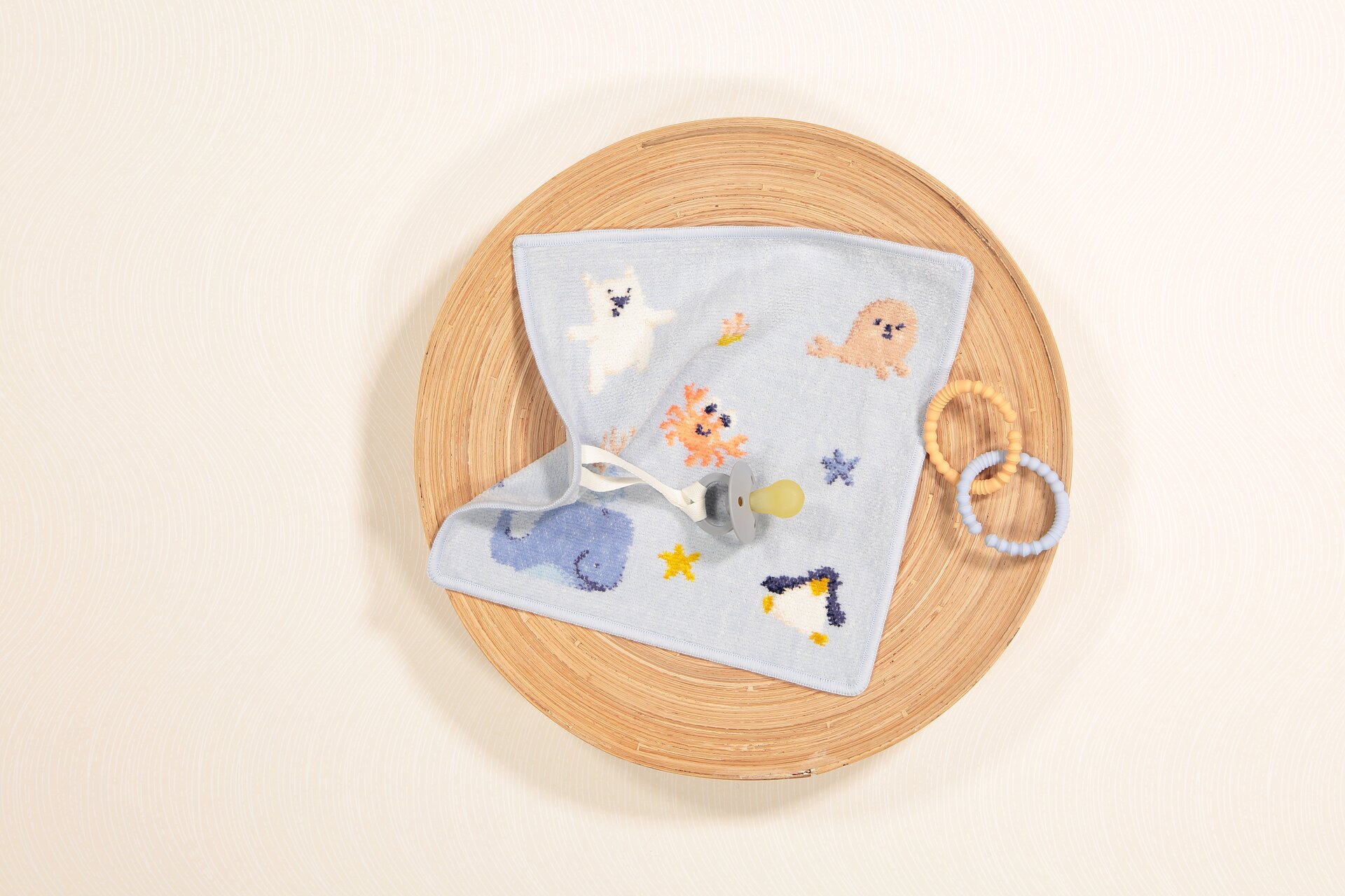 FEILER POLAR FRIENDS Chenille product shown in a lifestyle setting with bowl.