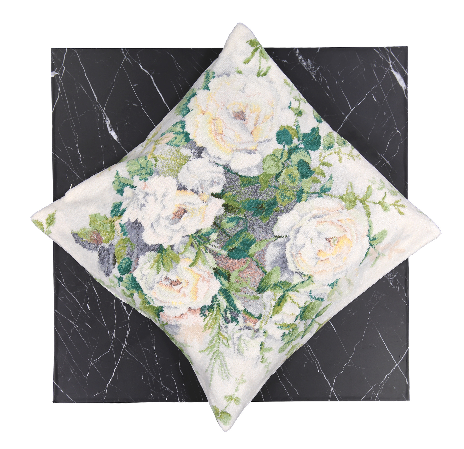Dekokissen mit Rosenmotiv – Luxuriöses FEILER Handtuch der Kollektion JULIETTE INTERIOR KISSEN aus Original FEILER-Chenille, Made in Germany.
