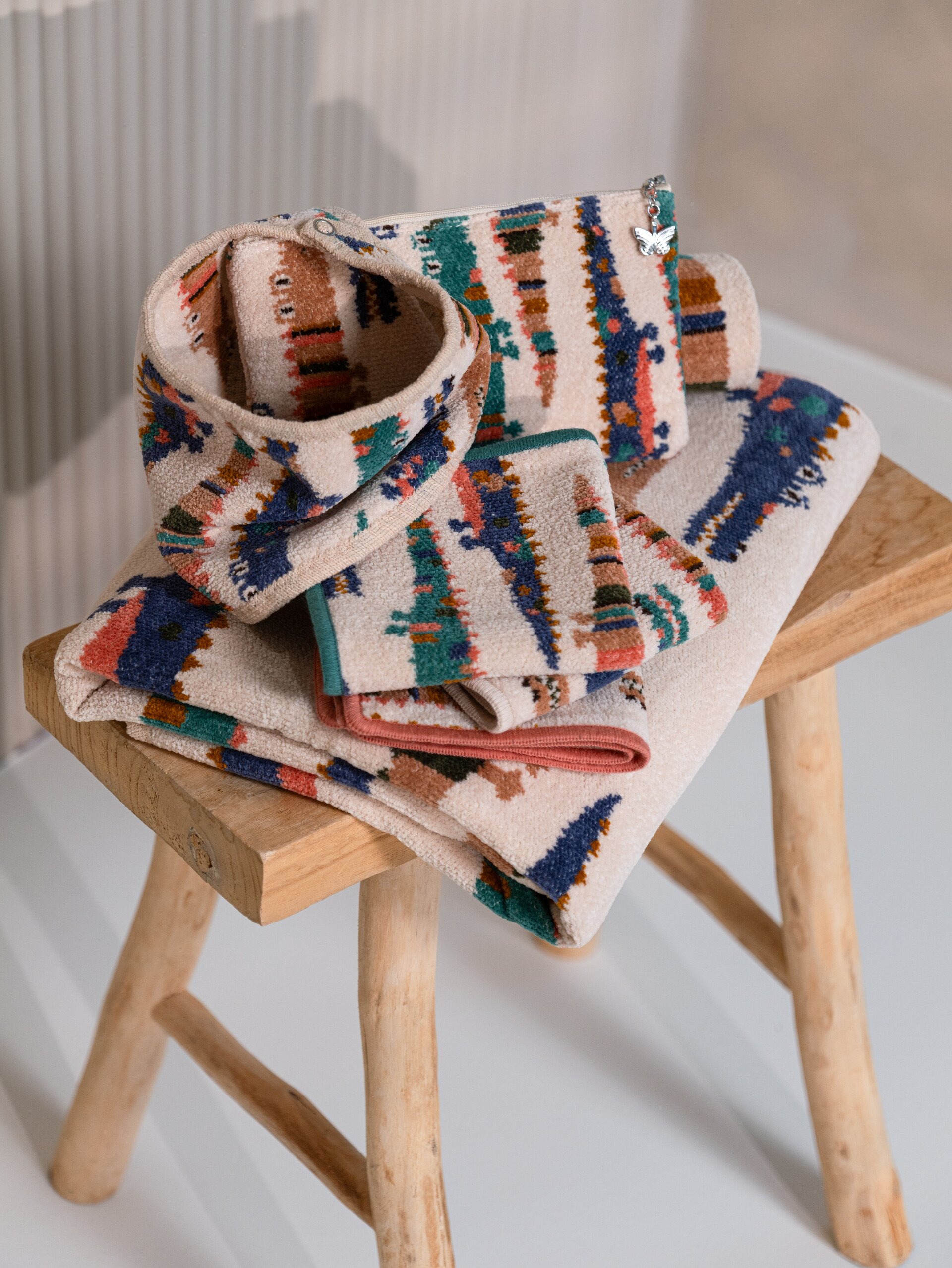 Lifestyle view featuring the FEILER Towel Set from the KROKO collection, made from Original FEILER chenille in Germany.