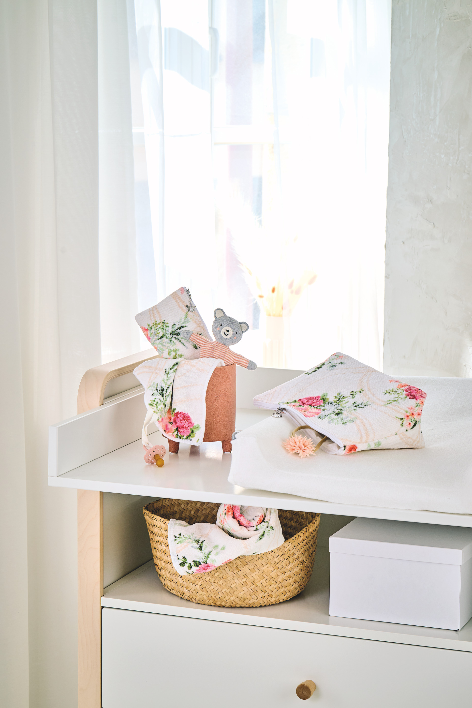 Exclusive FEILER hand towel, made from Original FEILER chenille, Made in Germany.
