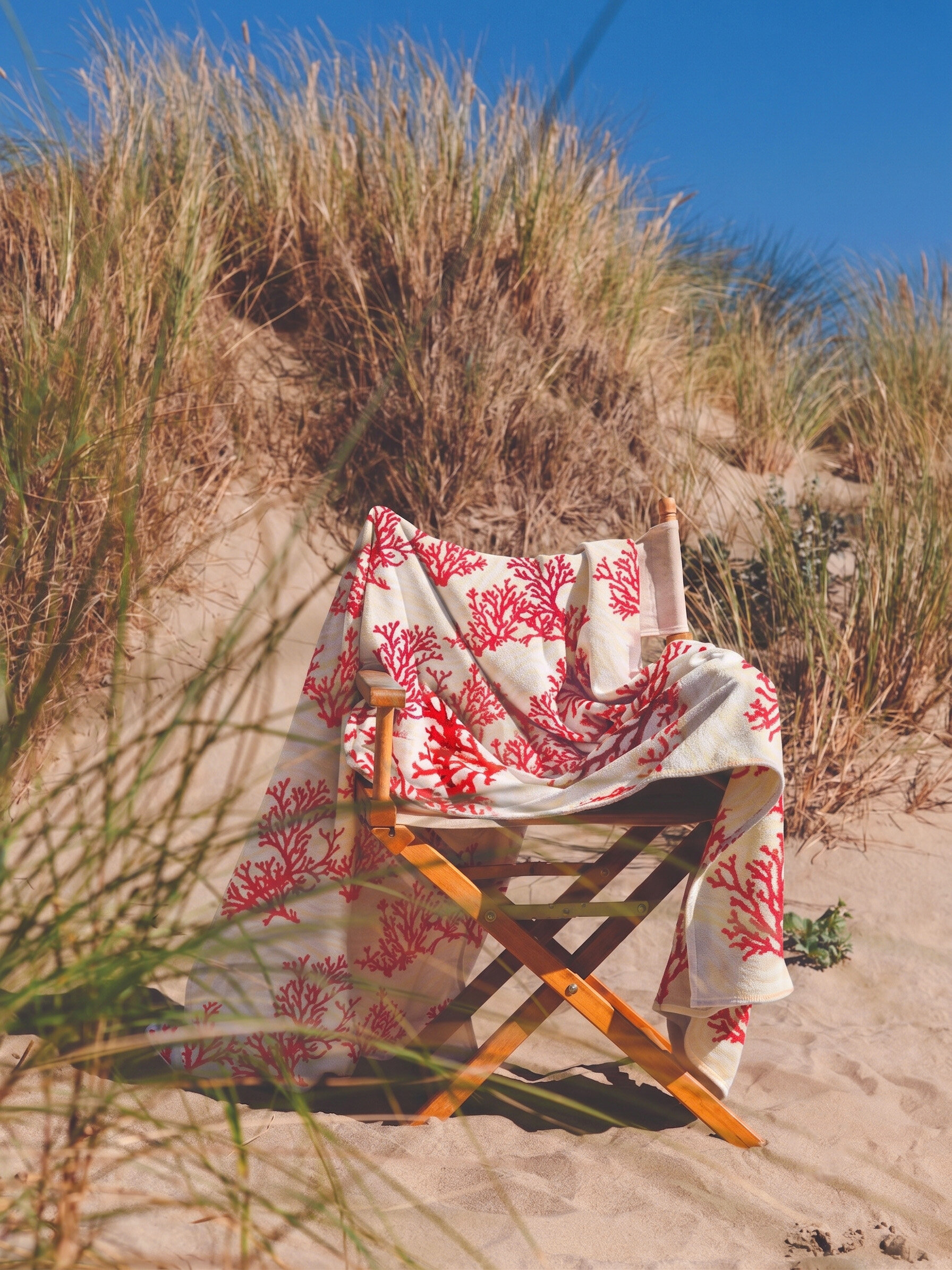 High-quality FEILER beach towel with coral design, made from Original FEILER chenille, crafted in Germany.