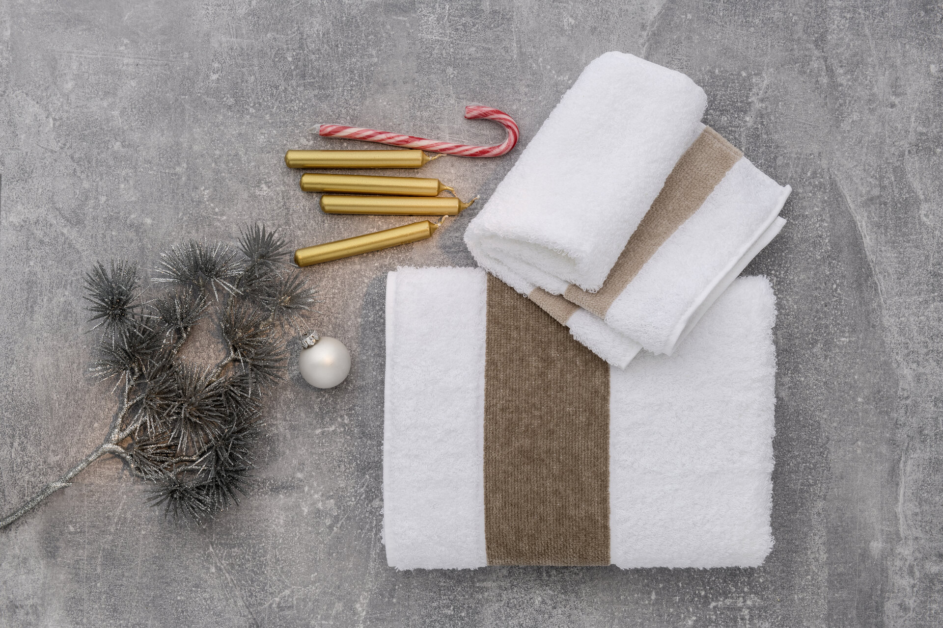High-quality FEILER hand towel, made from Original FEILER chenille, crafted in Germany.