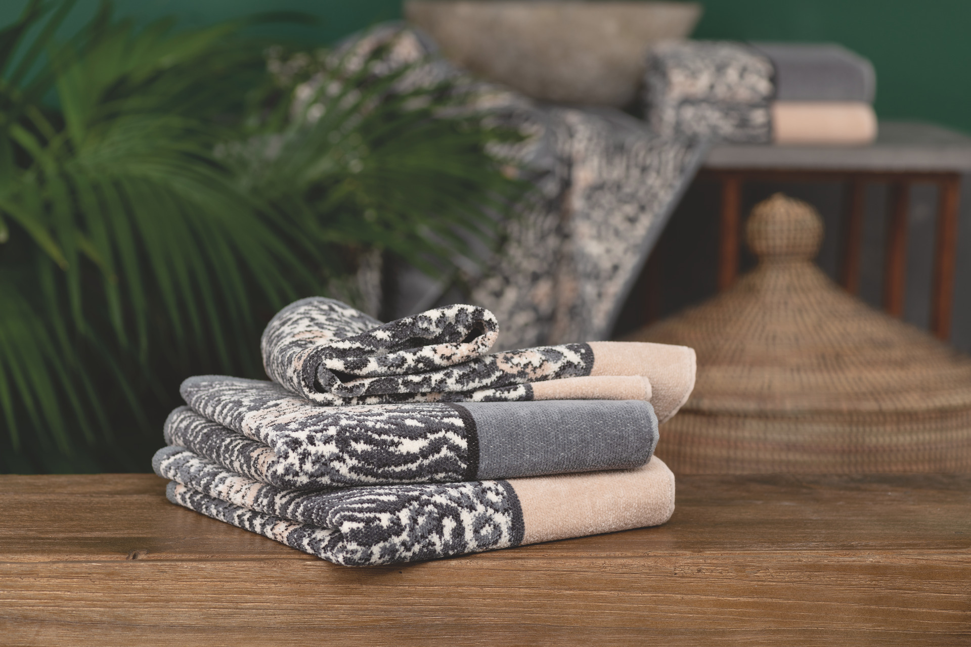 Exclusive FEILER hand towel, made from Original FEILER chenille, Made in Germany.