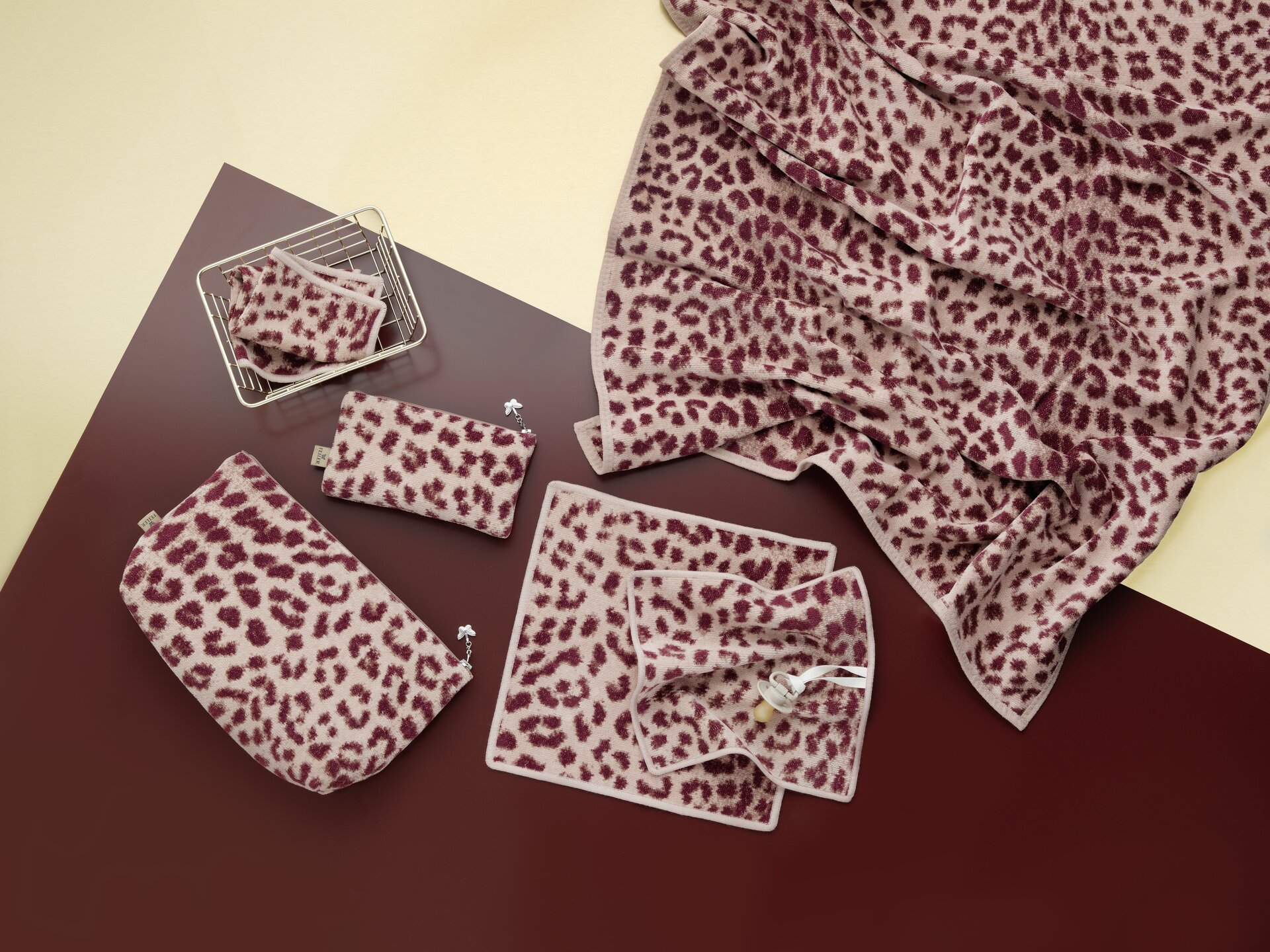 Soft FEILER hand towel, made from Original FEILER chenille, German craftsmanship.