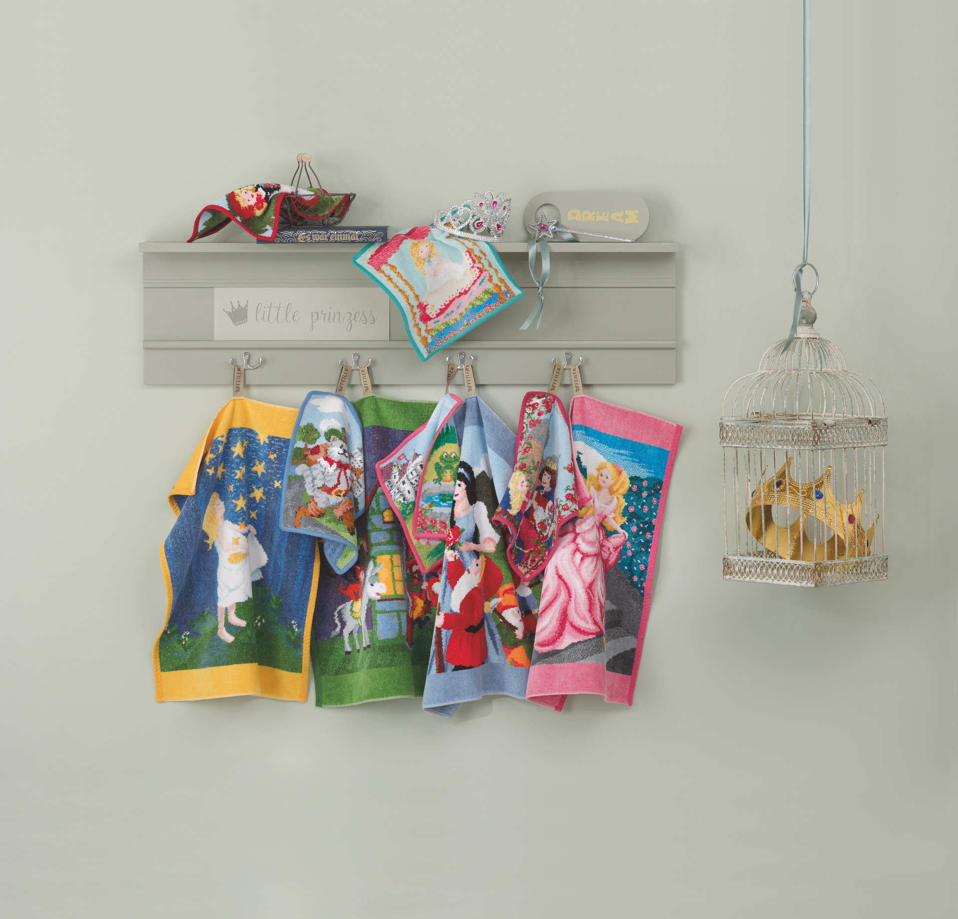 Lifestyle view featuring the FEILER Children’s Hand Towel from the MAERCHEN collection, made from Original FEILER chenille in Germany, lifestyle image.