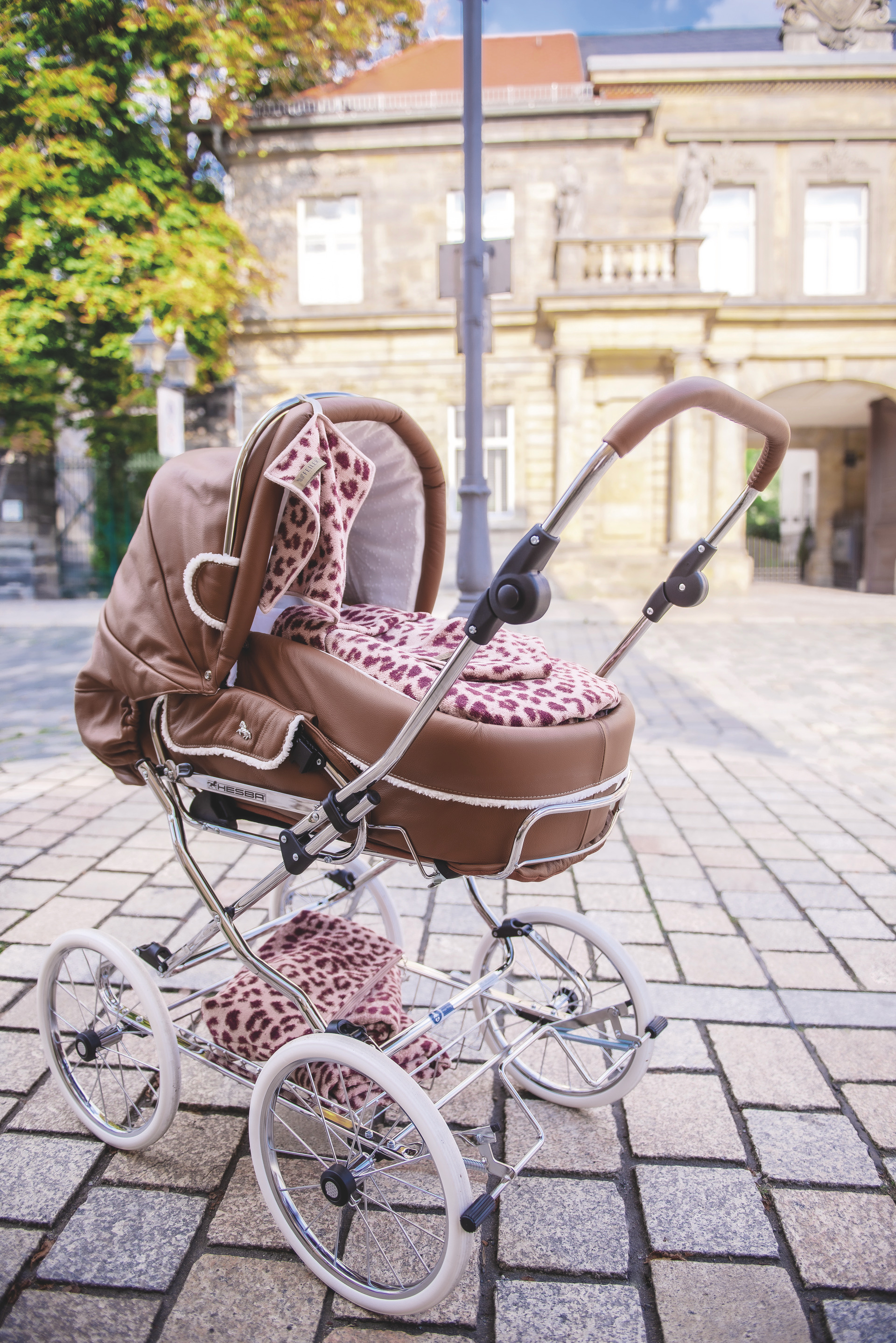Lifestyle view featuring the FEILER Towel Set from the WILD LEO collection in brown, made from Original FEILER chenille in Germany.