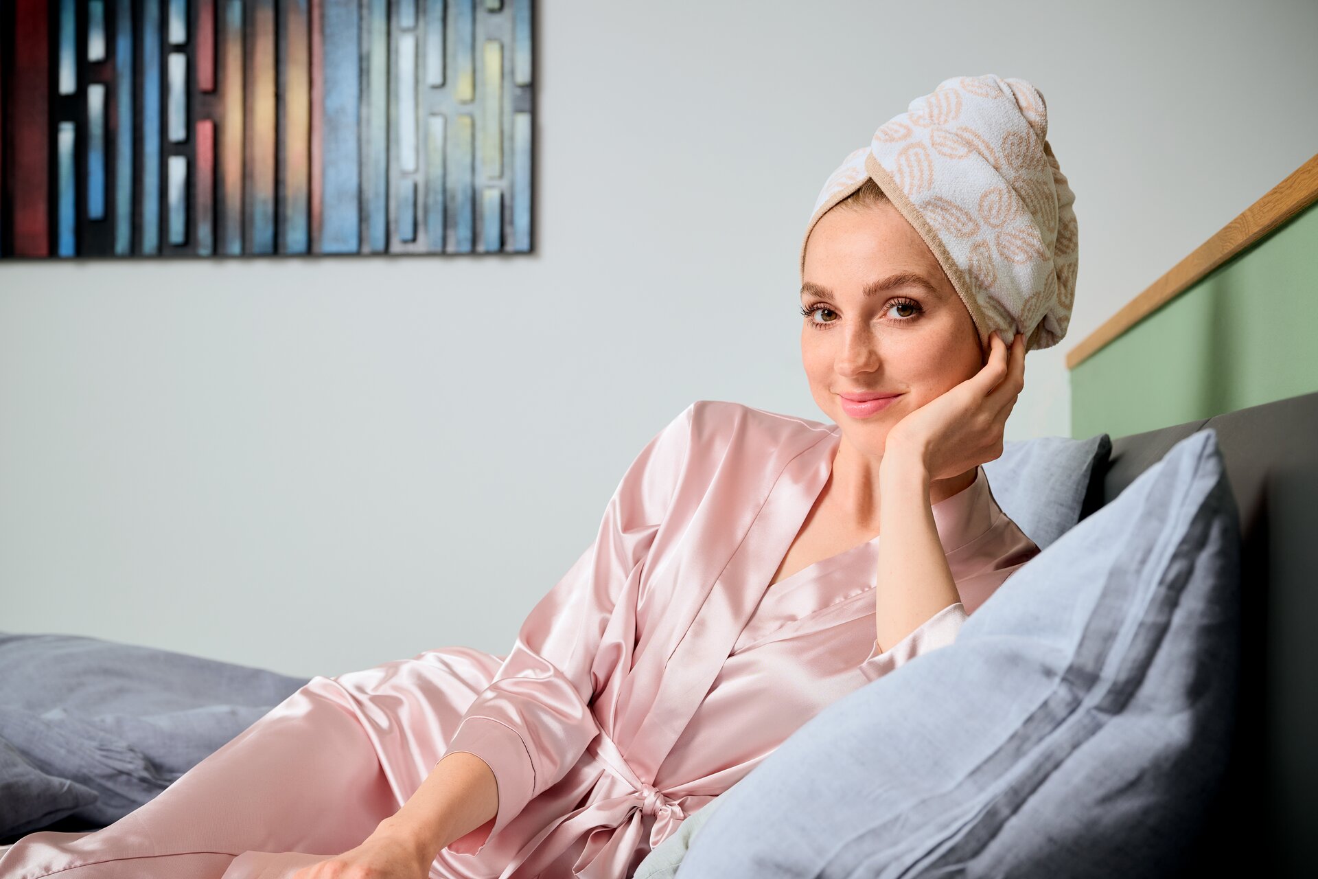 Lifestyle view featuring the FEILER Towel Set from the SIGNET collection, made from Original FEILER chenille in Germany, lifestyle image 2 3 4 5 6.