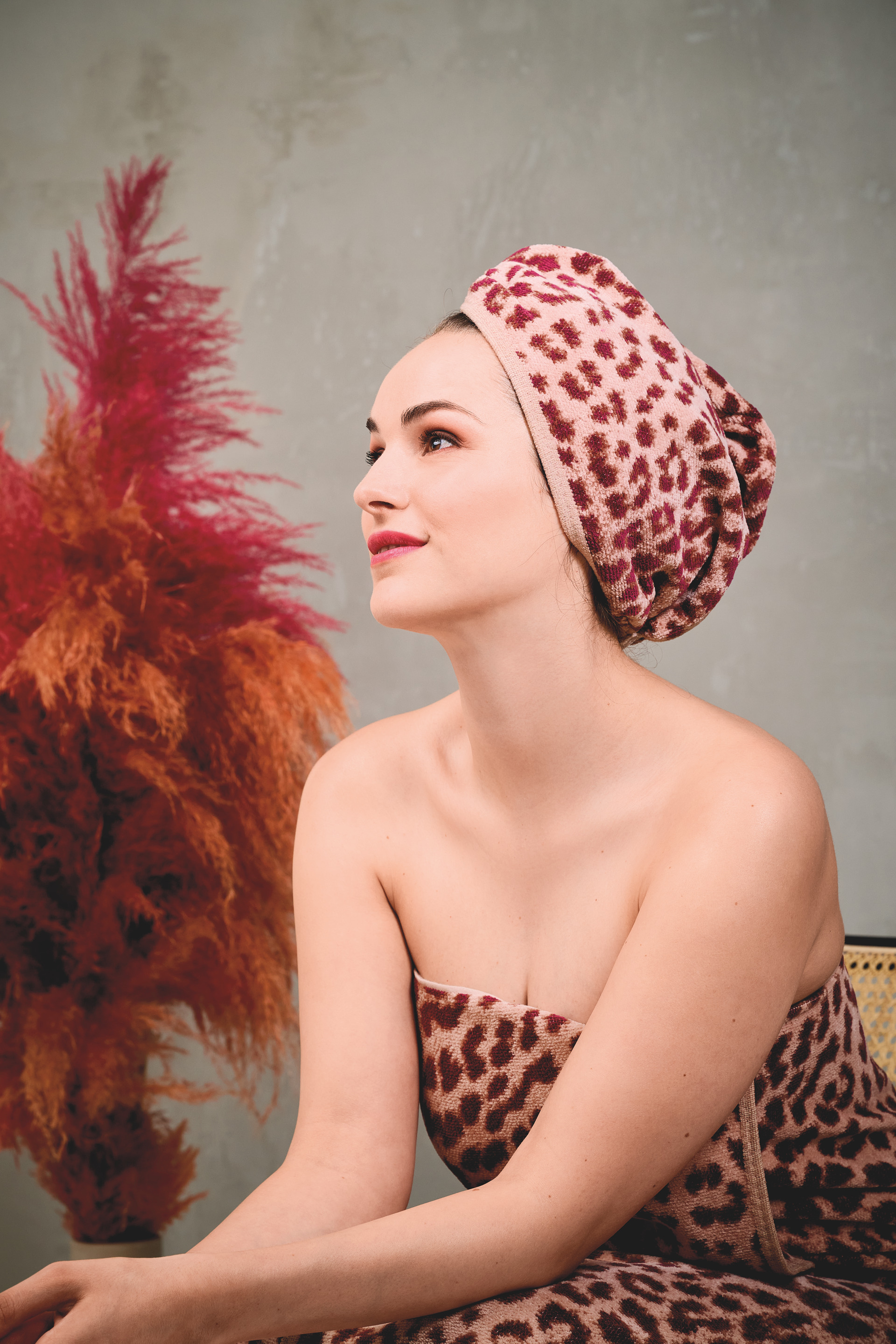 WILD Chenille Handtuch-Turban one size – Luxuriöser FEILER Handtuch-Turban als Lifestyleaufnahme aus Original FEILER-Chenille, Made in Germany.