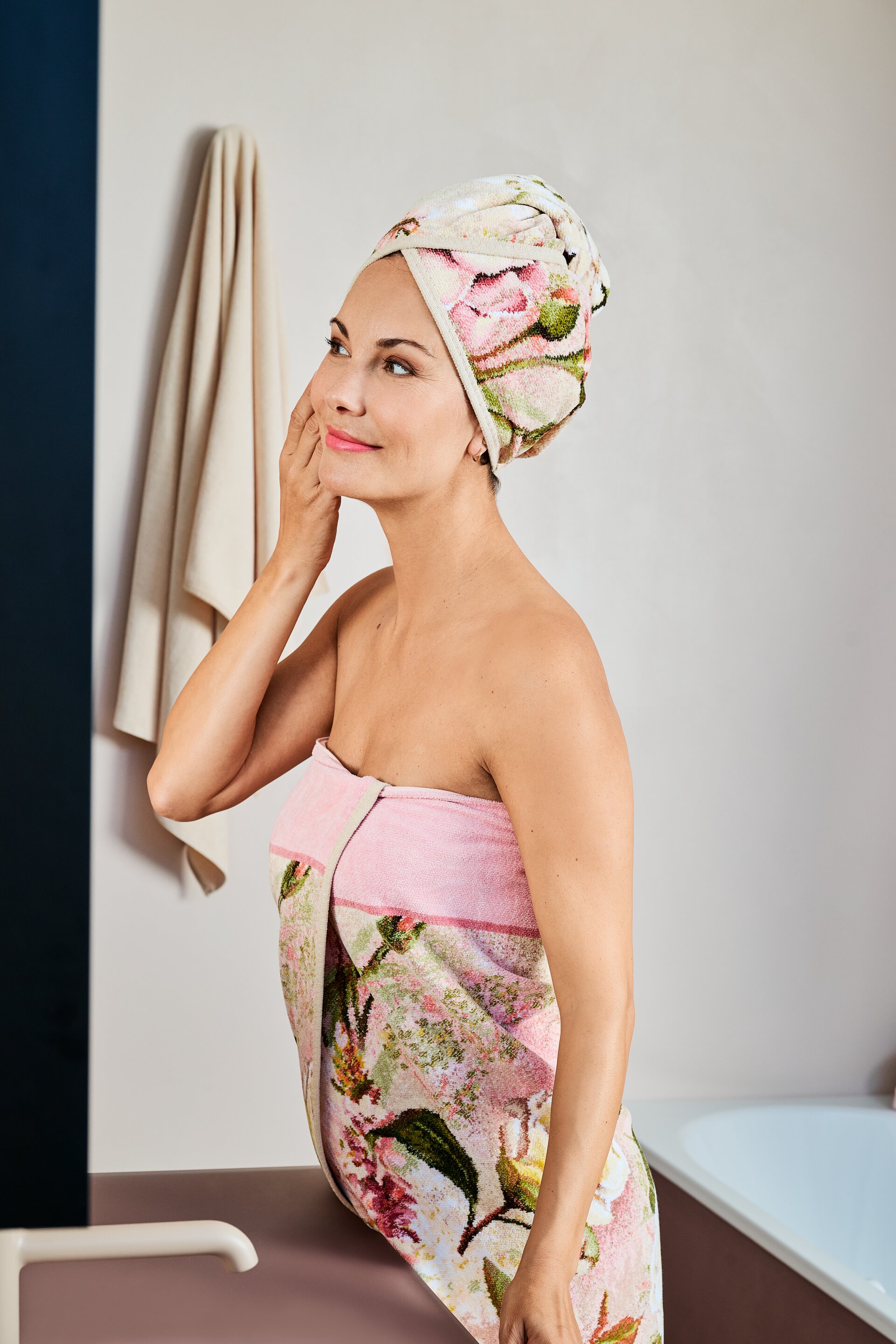 FEILER SECRET GARDEN and PURE – lifestyle scene with a model by a mirror.