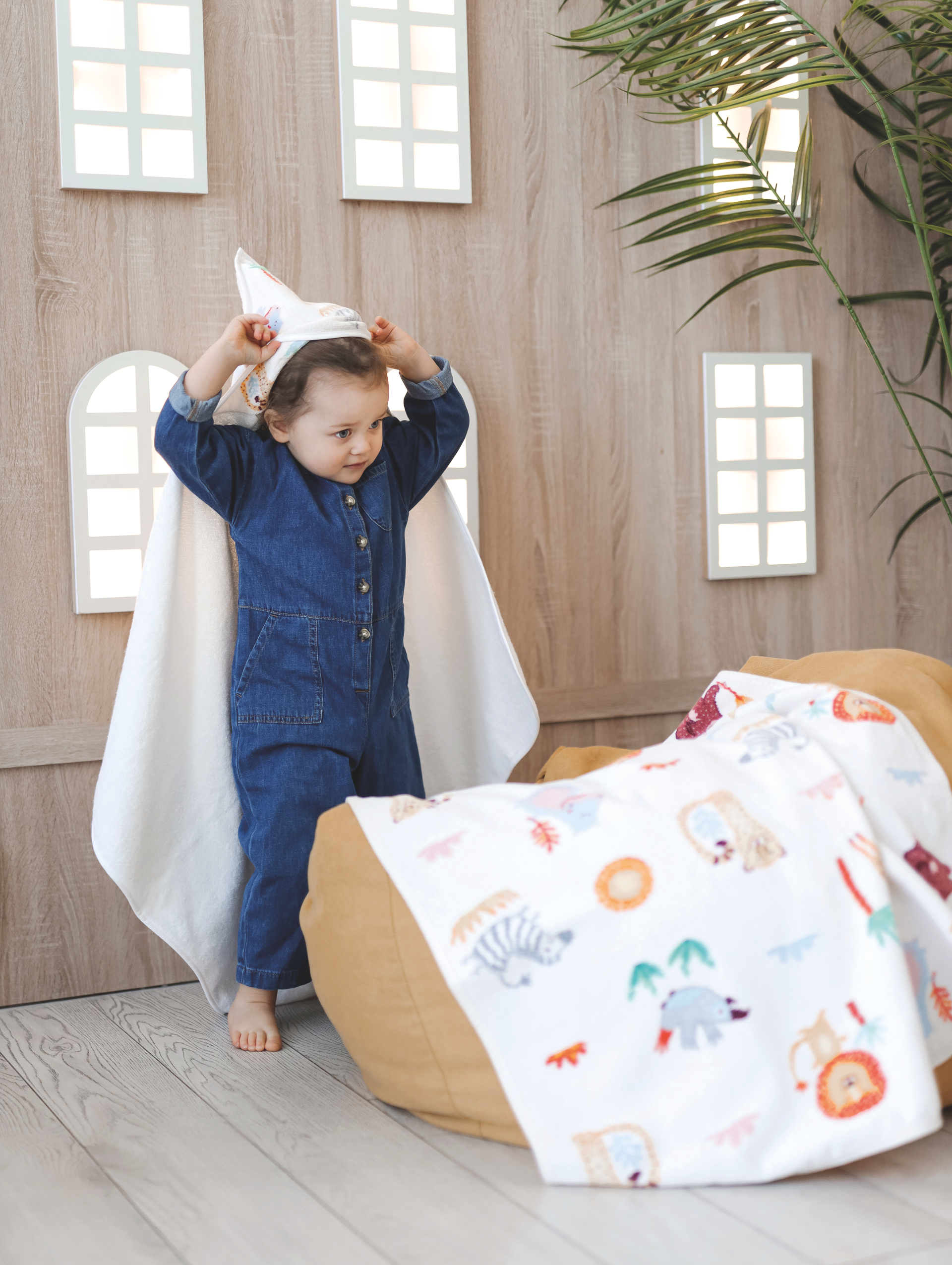 Hochwertiges Chenille-Badetuch mit Kindermotiven – Luxuriöses FEILER Badetuch der Kollektion WILD SAFARI als Lifestyleaufnahme aus Original FEILER-Chenille, Made in Germany.