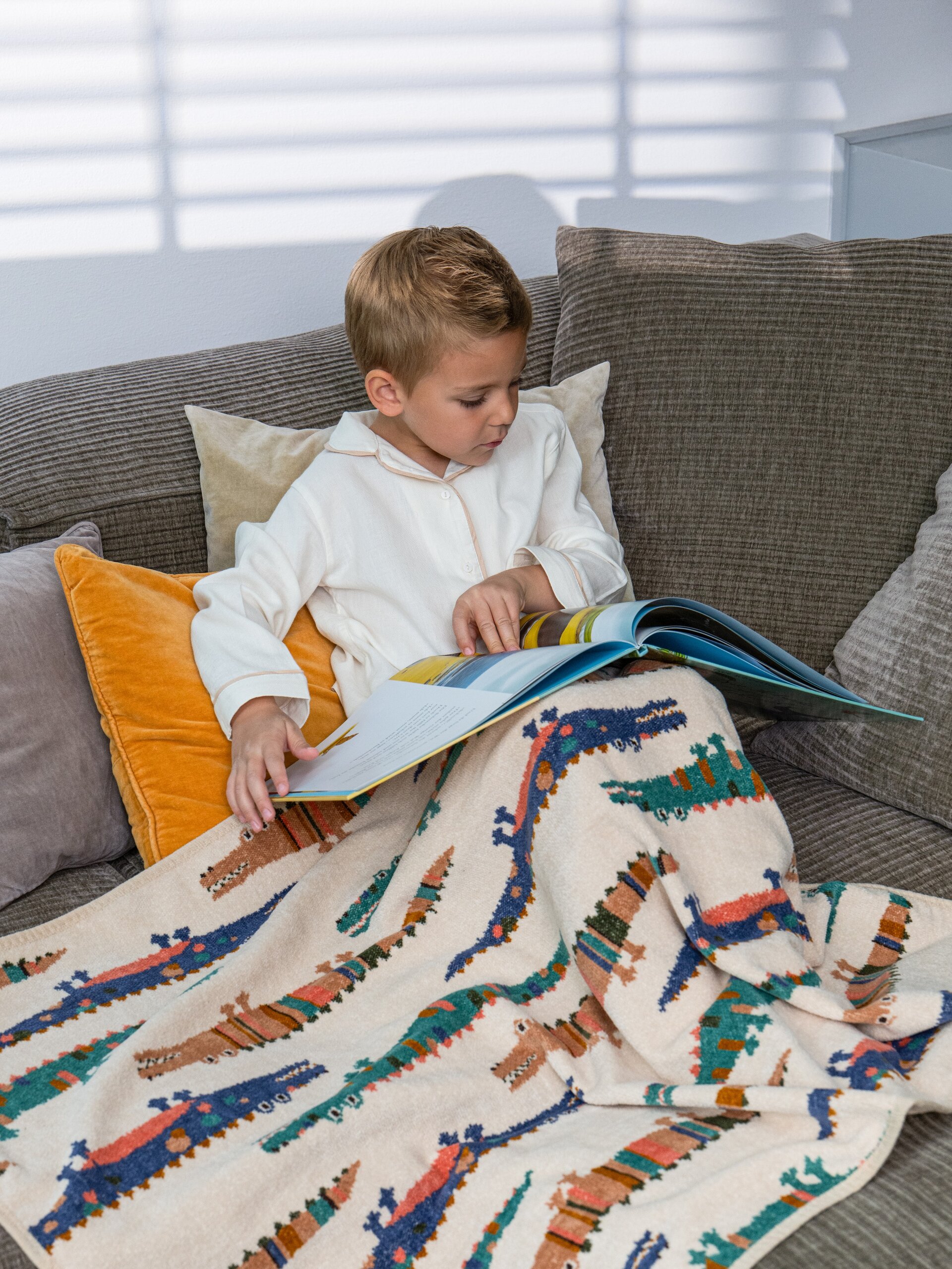 Lifestyle view featuring the FEILER Towel Set from the KROKO collection, made from Original FEILER chenille in Germany