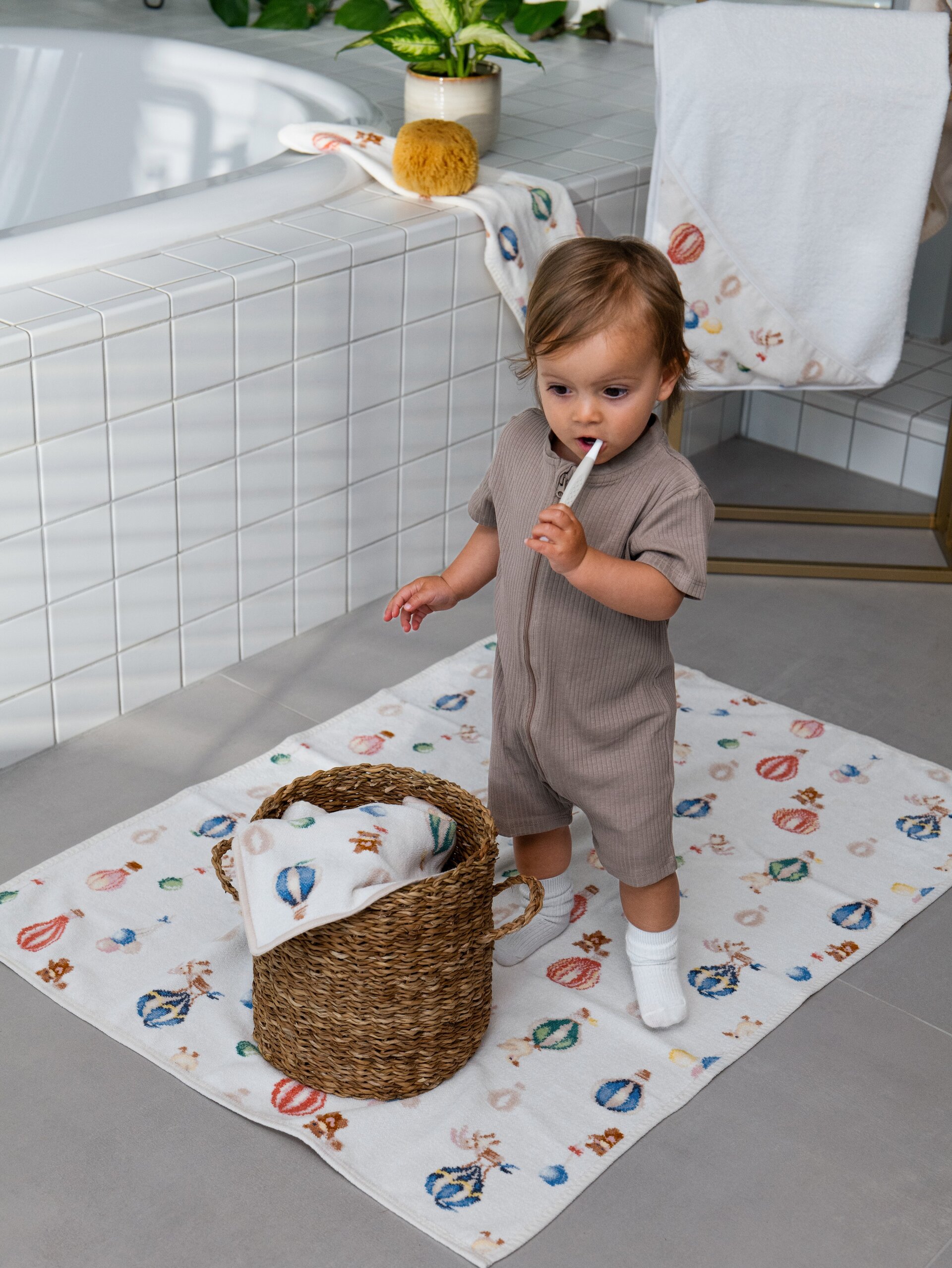 Lifestyle view featuring the FEILER Towel Set from the DREAMY BALLOONS collection, made from Original FEILER chenille in Germany, lifestyle image 2 3 4 5 6 7 8 9.