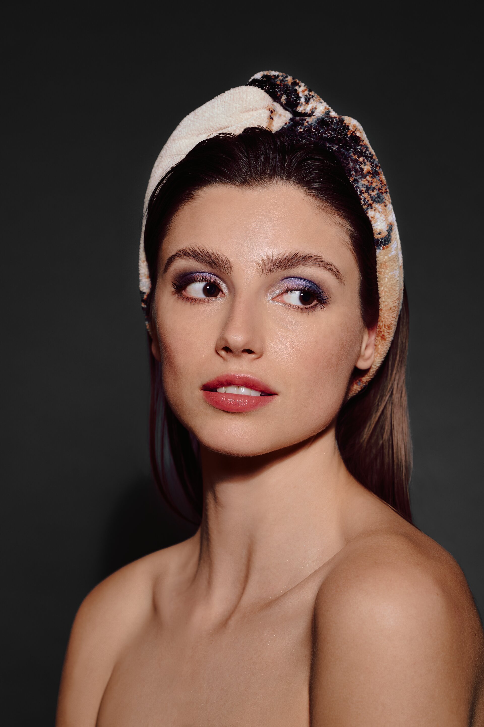 Lifestyle view featuring the FEILER Hairband from the PETRICHOR collection, made from Original FEILER chenille in Germany, lifestyle image.