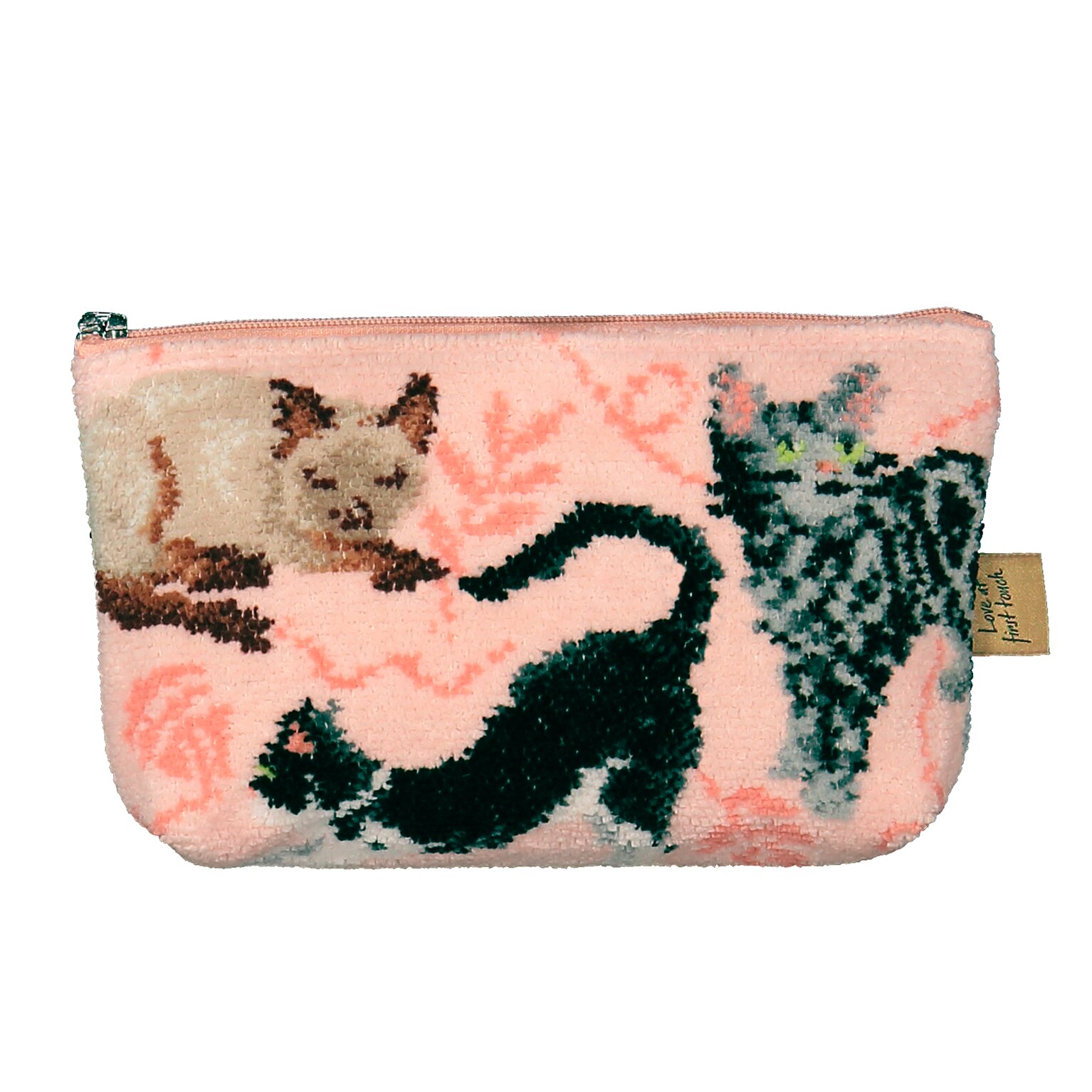 FLUFFY Chenille Kosmetiktasche klein 18 × 11 × 4 cm – Luxuriöse FEILER Kosmetiktasche als Rückansicht aus Original FEILER-Chenille, Made in Germany.