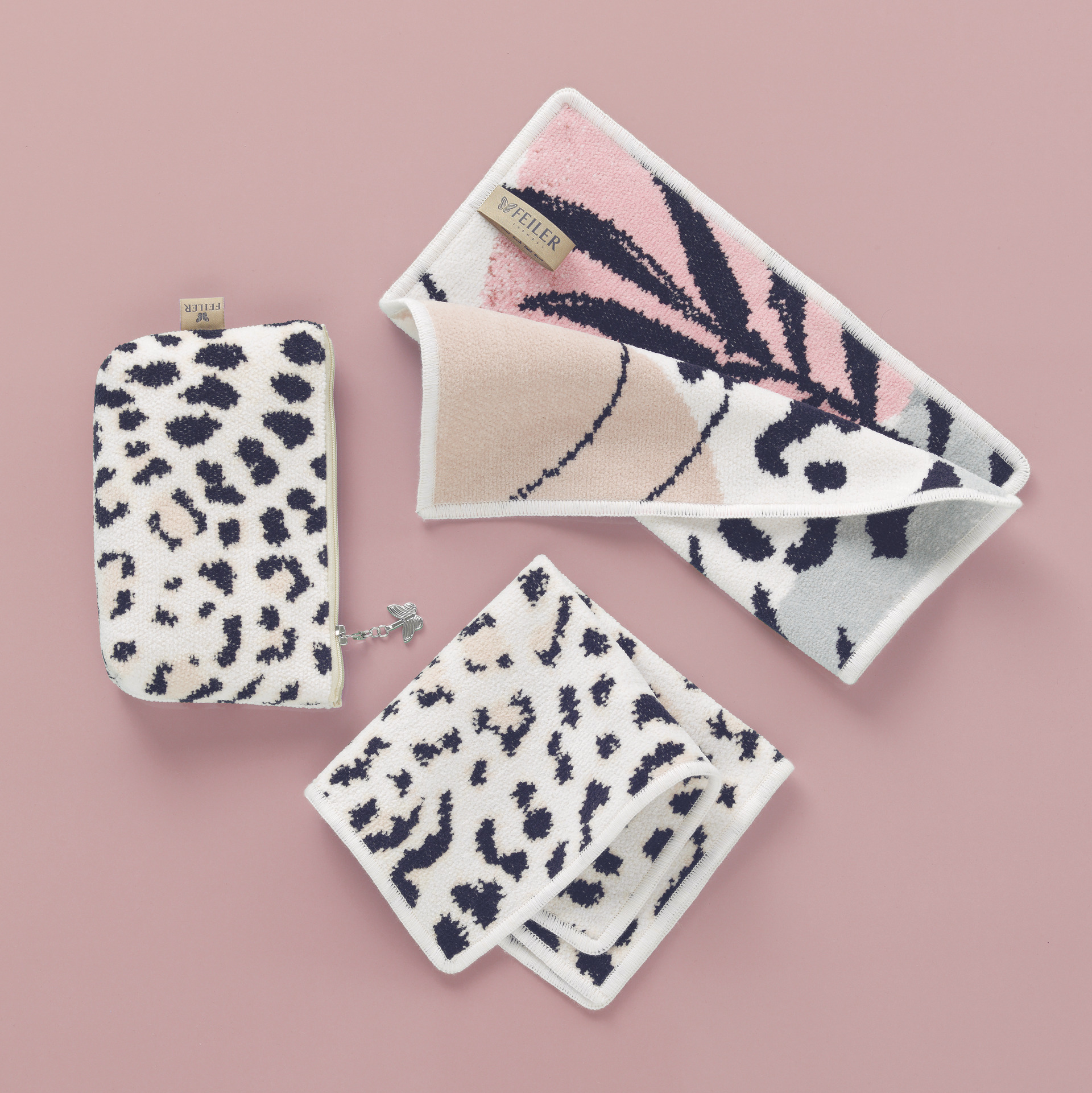 Chenille-Design Textilien von Ernst-Feiler – Luxuriöses FEILER Handtuch der Kollektion PANTHERA STAY WILD als Lifestyleaufnahme aus Original FEILER-Chenille, Made in Germany.